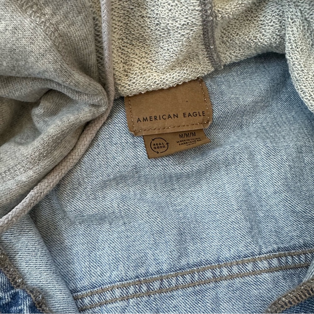 American Eagle Oversized Light Wash Distressed Faux Layered Hood Jacket Medium - Picture 9 of 10